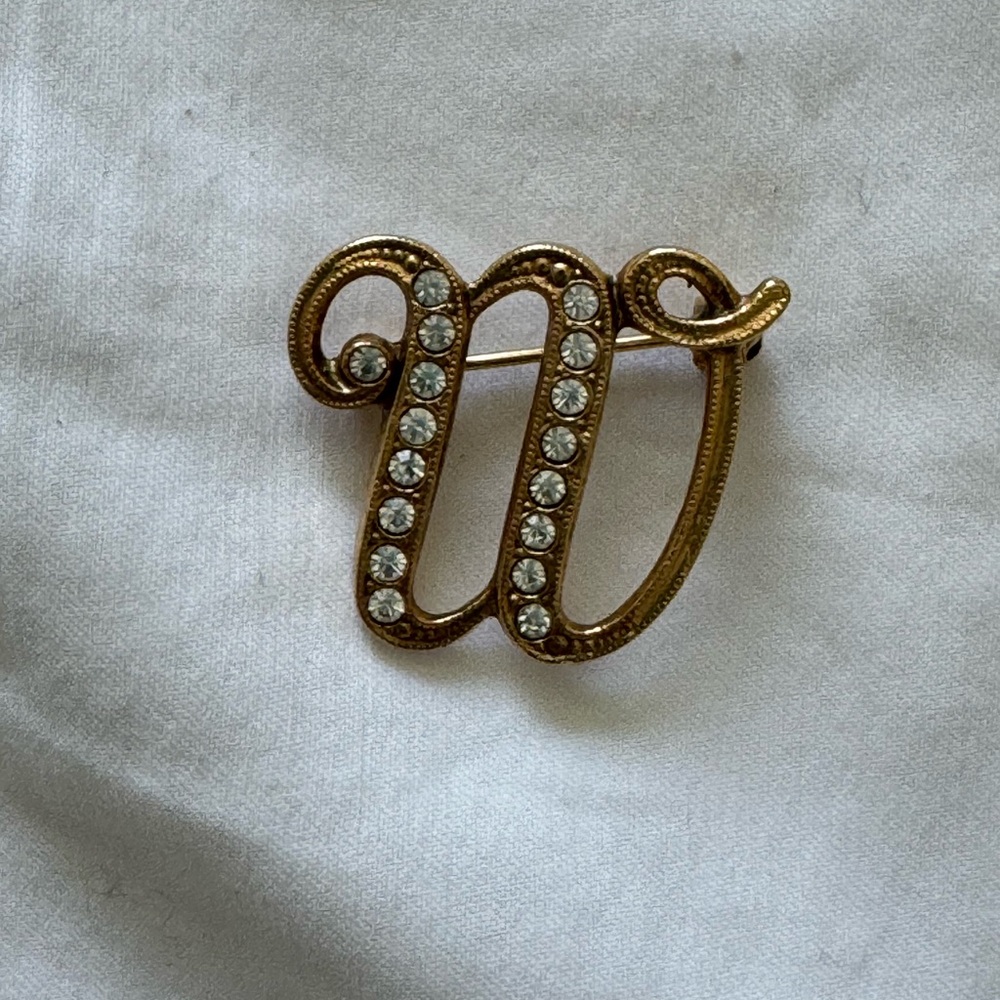 Gold‎ Tone 'W' Rhinestone Brooch - Elegant Women's Jewelry